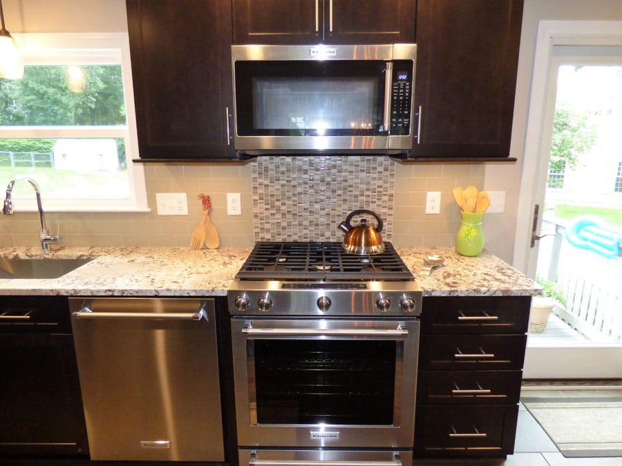 beautiful back splash design in a home in Hampstead NH