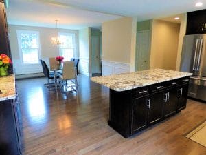 Open concept kitchen & dinning room